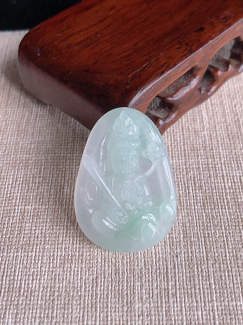 天然A货翡翠虚空藏菩萨吊坠 
尺寸33.6-24-5.8mm 重量7.66g 0407