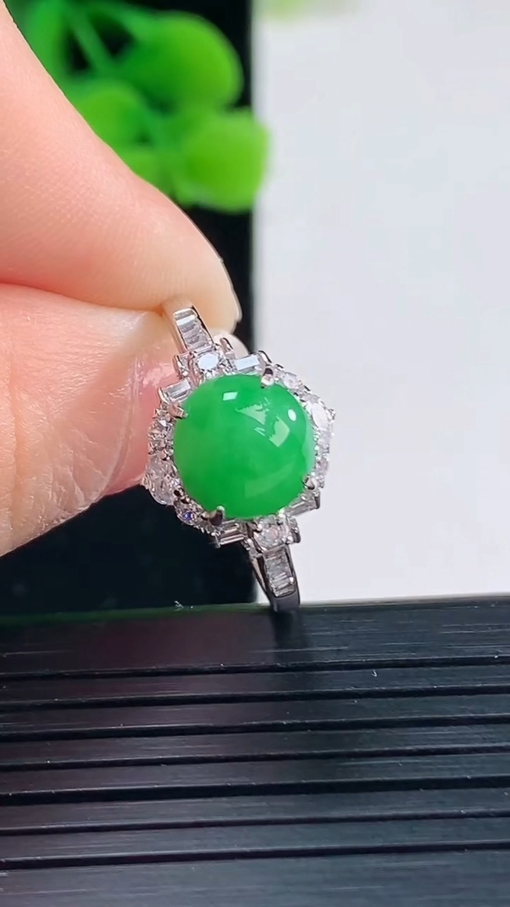 天然A货翡翠蛋面戒指 可调节尺寸7.8重量:2.78g2026年4月8日
工厂直销收藏佳品,种好水足