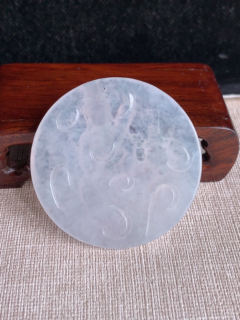 天然A货翡翠白冰白月光虚空藏菩萨吊坠 
尺寸51.4-5.6mm 重量31.28g 0407