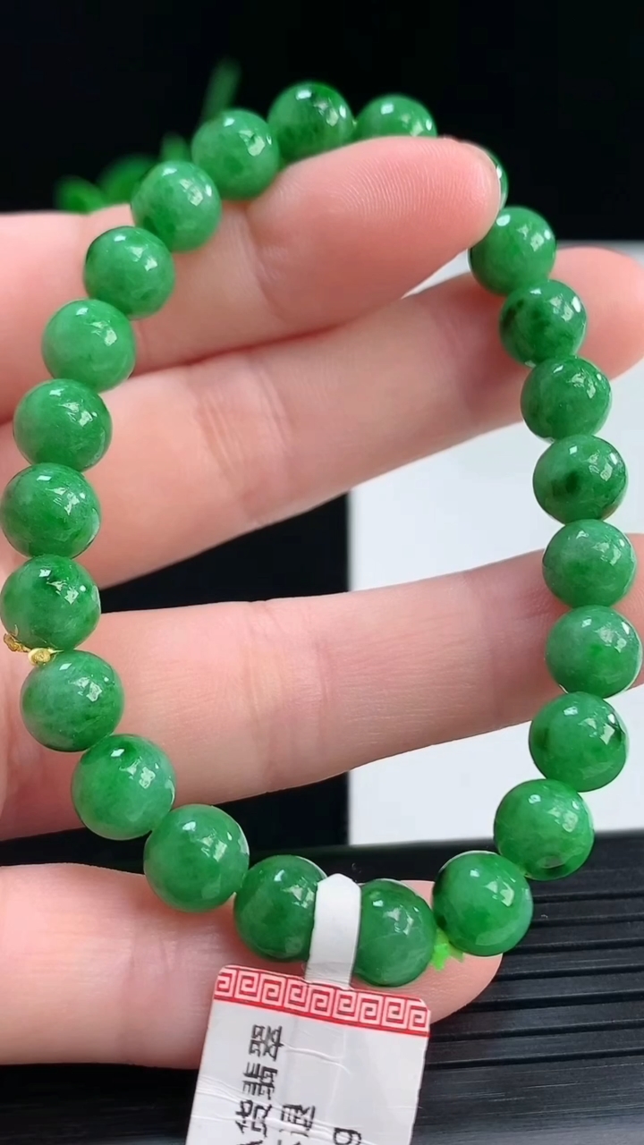 天然A货翡翠圆珠手串尺寸7.1-24颗重量:16.19g4月8日
工厂直销收藏佳品,种好水足，色泽均