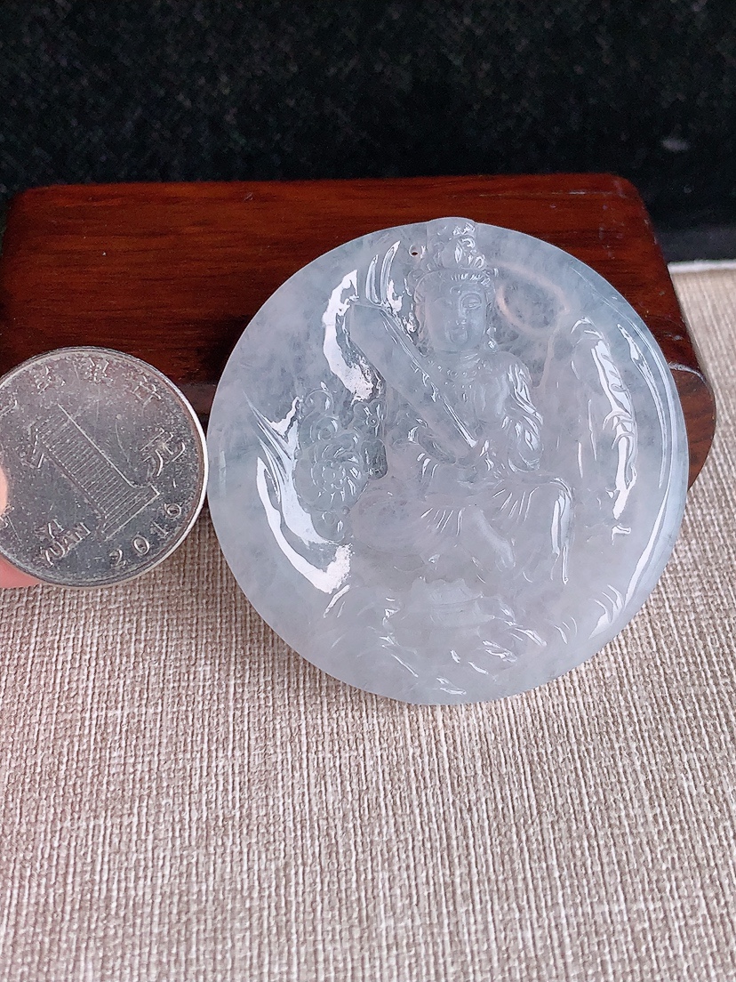天然A货翡翠白冰白月光虚空藏菩萨吊坠 
尺寸51.4-5.6mm 重量31.28g 0407