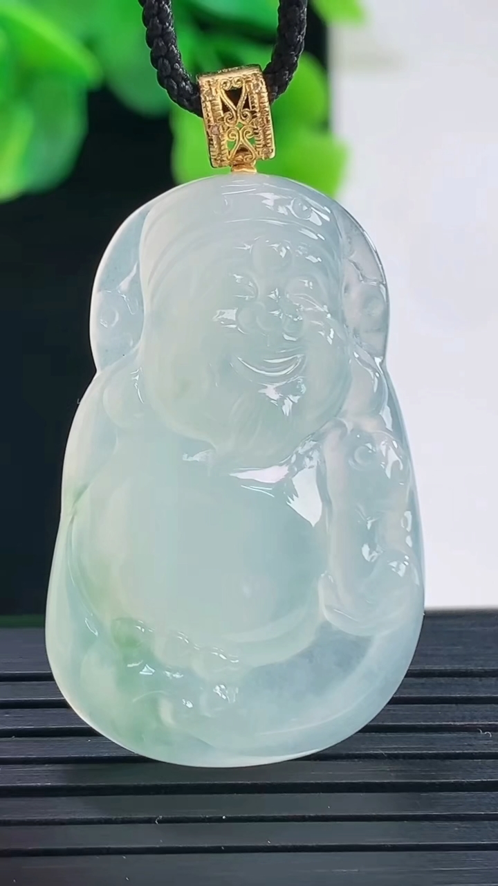 天然A货翡翠财神爷吊坠尺寸38.2-24.4-5.5重量:9.84g
4月8日