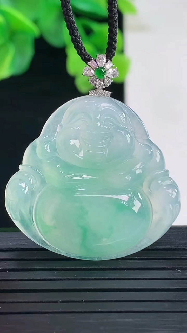 天然A货翡翠种飘花佛公吊坠尺寸39-33.8-5.8重量:9.87g
4月8日