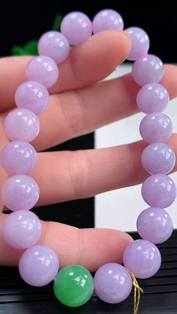 天然A货翡翠双彩紫罗兰圆珠手串尺寸9.7-20颗重量:33.89g4月8日
工厂直销收藏佳品,种好水足，色泽均匀，有种有色，上手高大气！