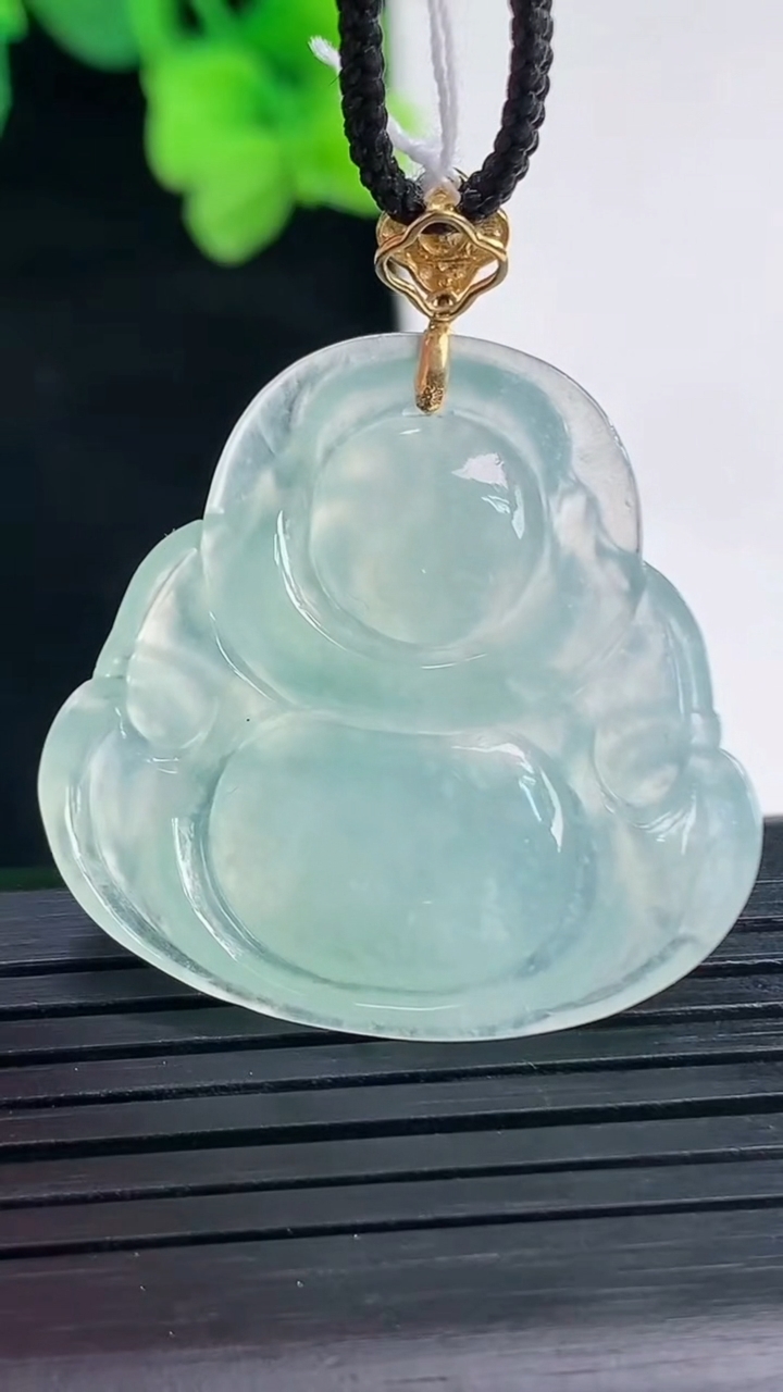 天然A货翡翠佛公吊坠尺寸30.7-31.7-5.9重量:8.29g
4月8日