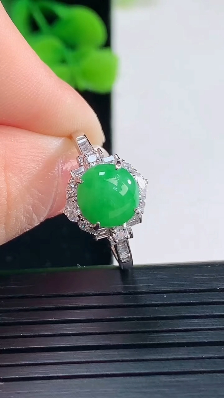 天然A货翡翠蛋面戒指 可调节尺寸7.8重量:2.78g2026年4月8日
工厂直销收藏佳品,种好水足