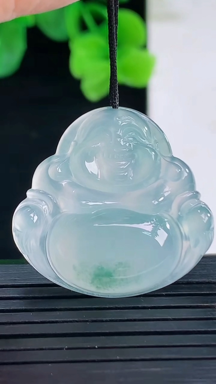 天然A货翡翠种飘花佛公吊坠尺寸27.8-29.3-6.2重量:7.61g
4月8日