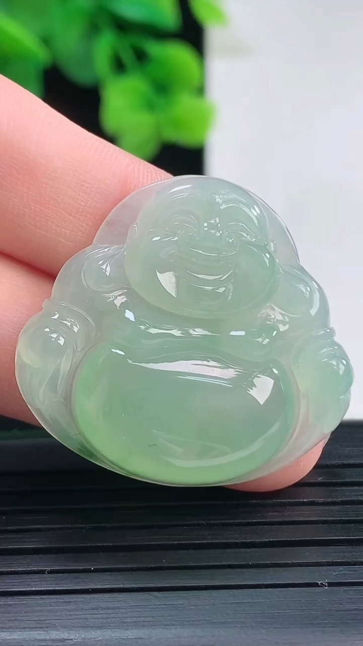 天然A货翡翠佛公吊坠尺寸29.3-32.8-5.7重量:8.37g
4月8日