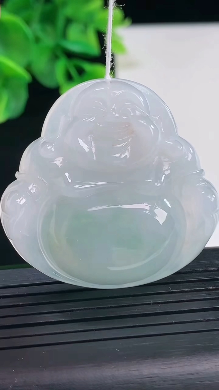 天然A货翡翠飘花佛公吊坠尺寸41.6-44-9.1重量:25.48g
4月8日