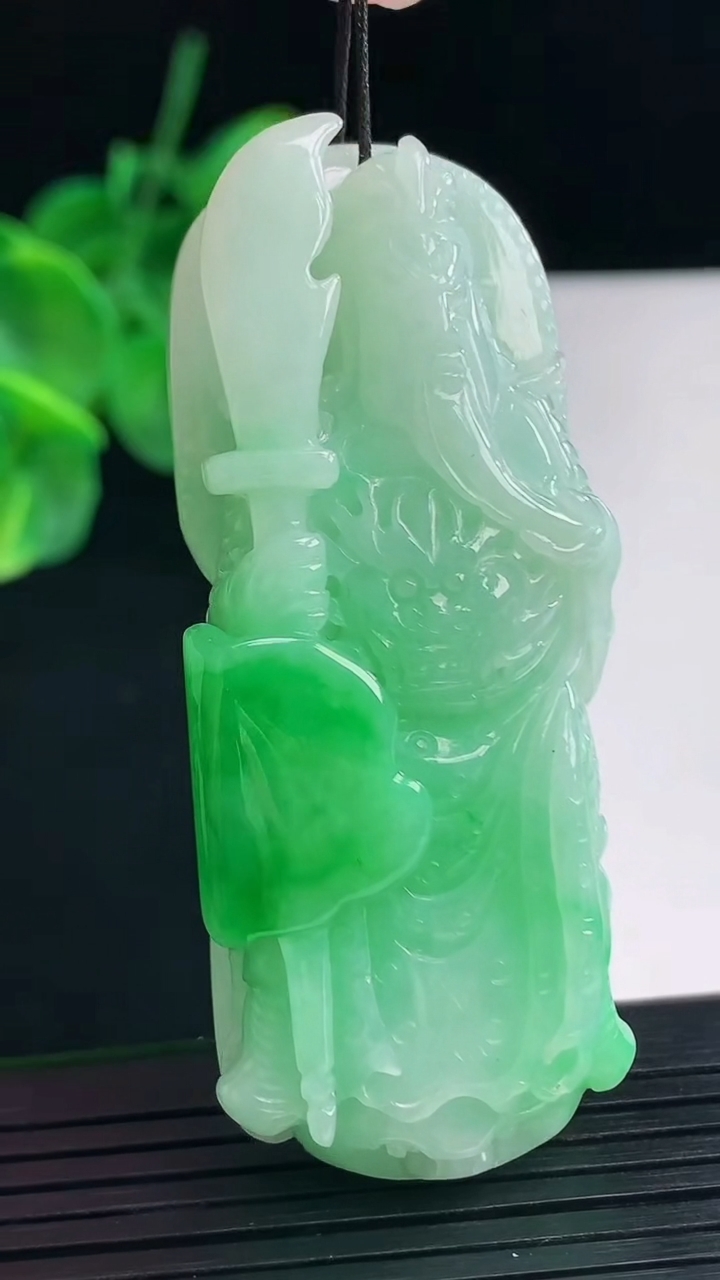 天然A货翡翠关公吊坠尺寸63.8-25.3-17重量:56.57g
4月8日