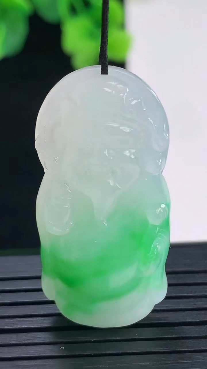 天然A货翡翠财神爷吊坠尺寸39.4-18.6-8.7重量:12.73g
4月8日