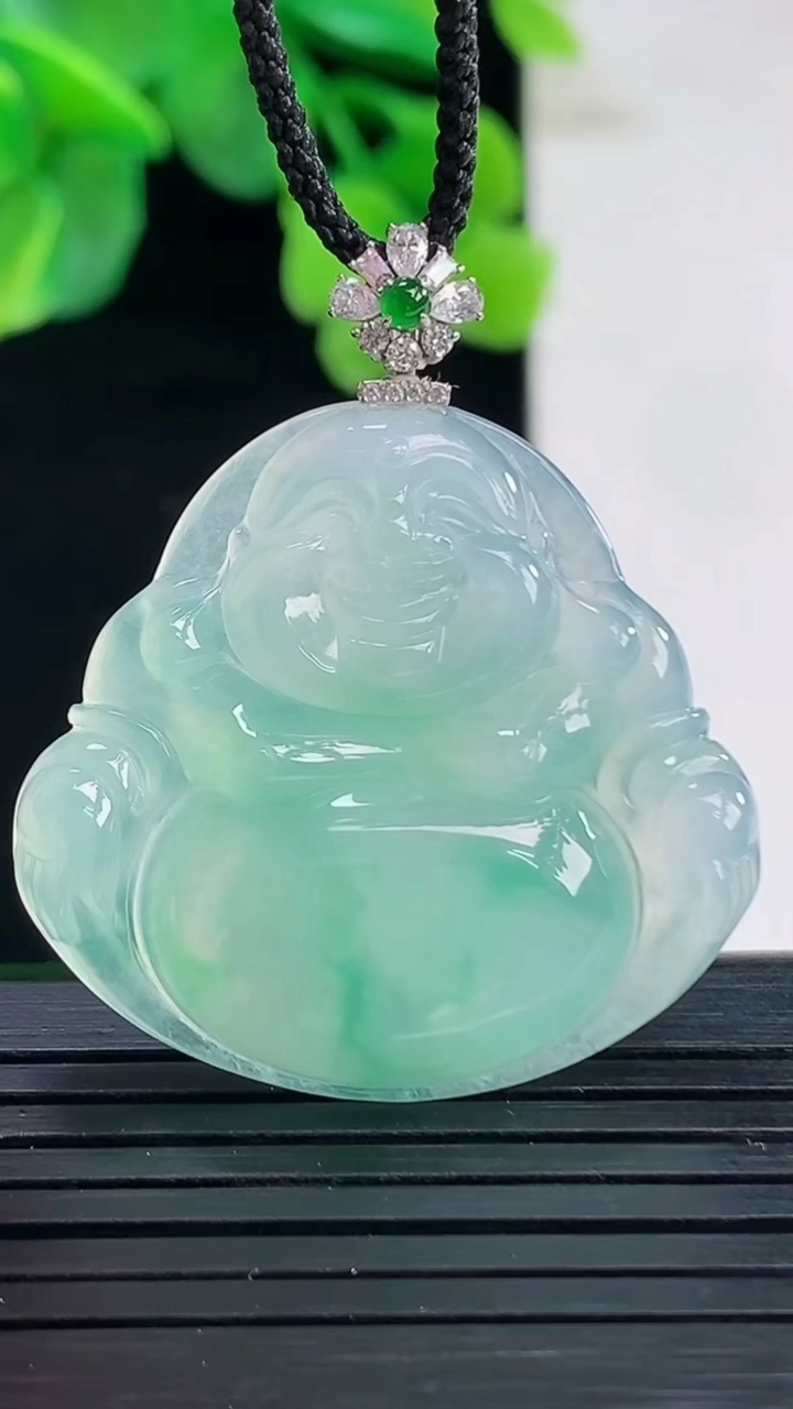 天然A货翡翠种飘花佛公吊坠尺寸39-33.8-5.8重量:9.87g
4月8日