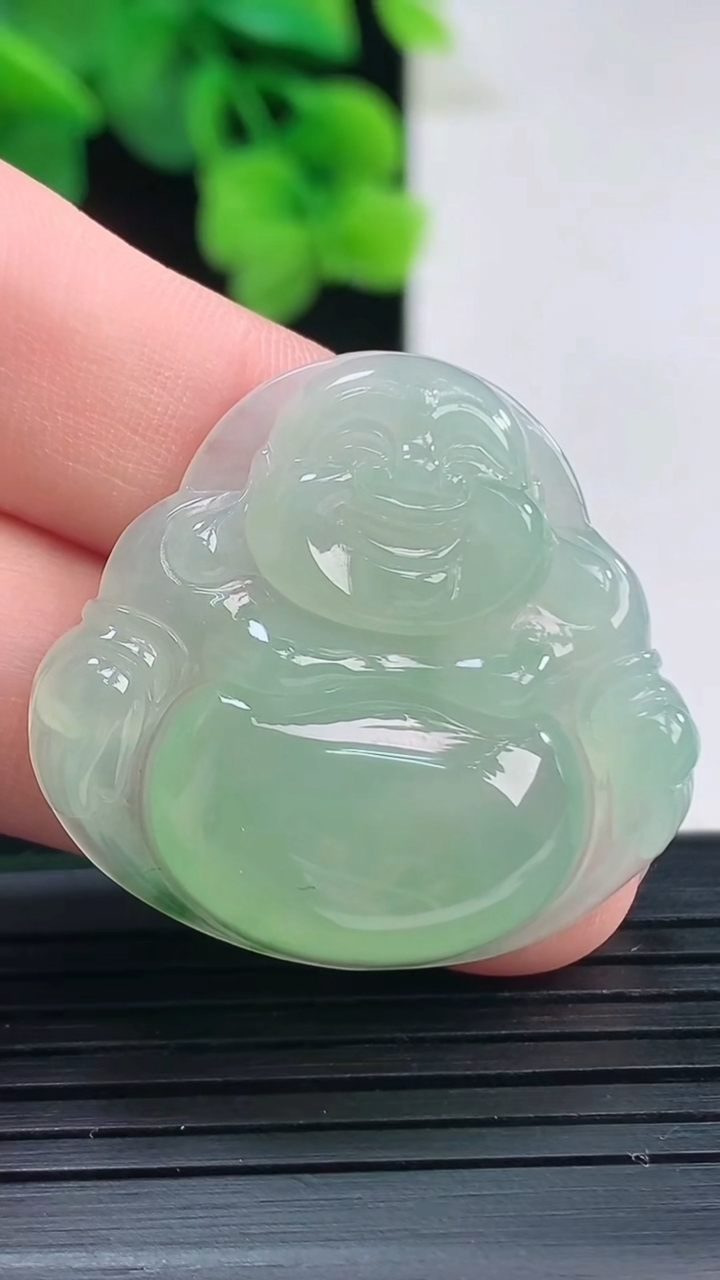天然A货翡翠佛公吊坠尺寸29.3-32.8-5.7重量:8.37g
4月8日