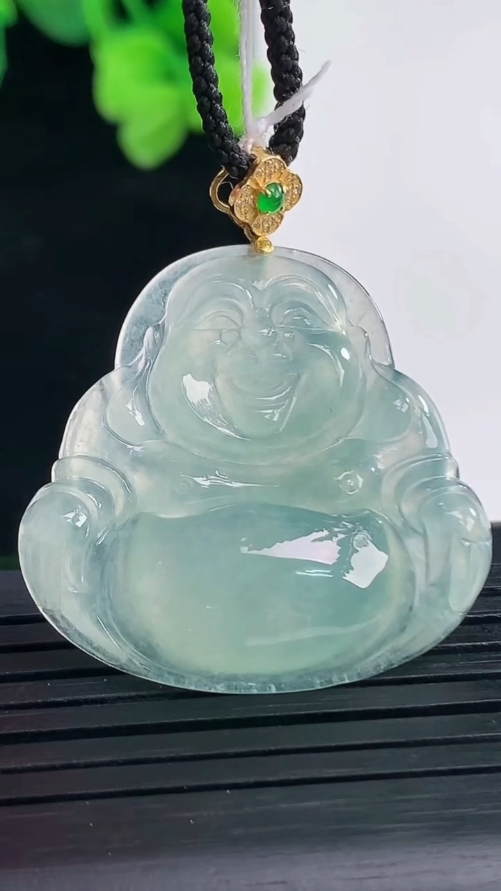 天然A货翡翠佛公吊坠尺寸30.7-31.7-5.9重量:8.29g
4月8日