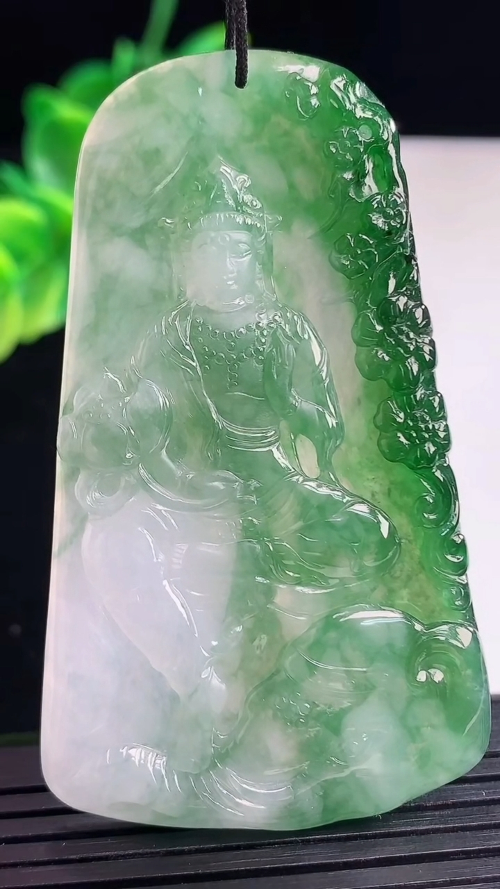 天然A货翡翠普贤菩萨吊坠尺寸64.8-37.7-4.9重量:29.73g
4月8日