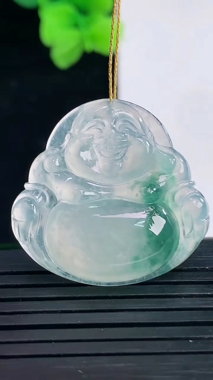 天然A货翡翠冰种飘花佛公吊坠尺寸27.6-29.4-5重量:7.29g
4月8日