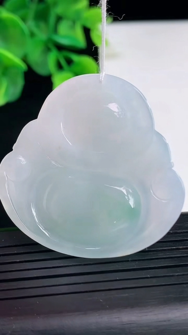 天然A货翡翠飘花佛公吊坠尺寸41.6-44-9.1重量:25.48g
4月8日