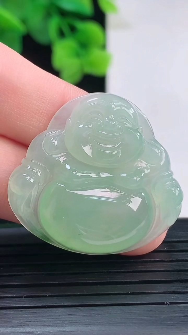 天然A货翡翠佛公吊坠尺寸29.3-32.8-5.7重量:8.37g
4月8日