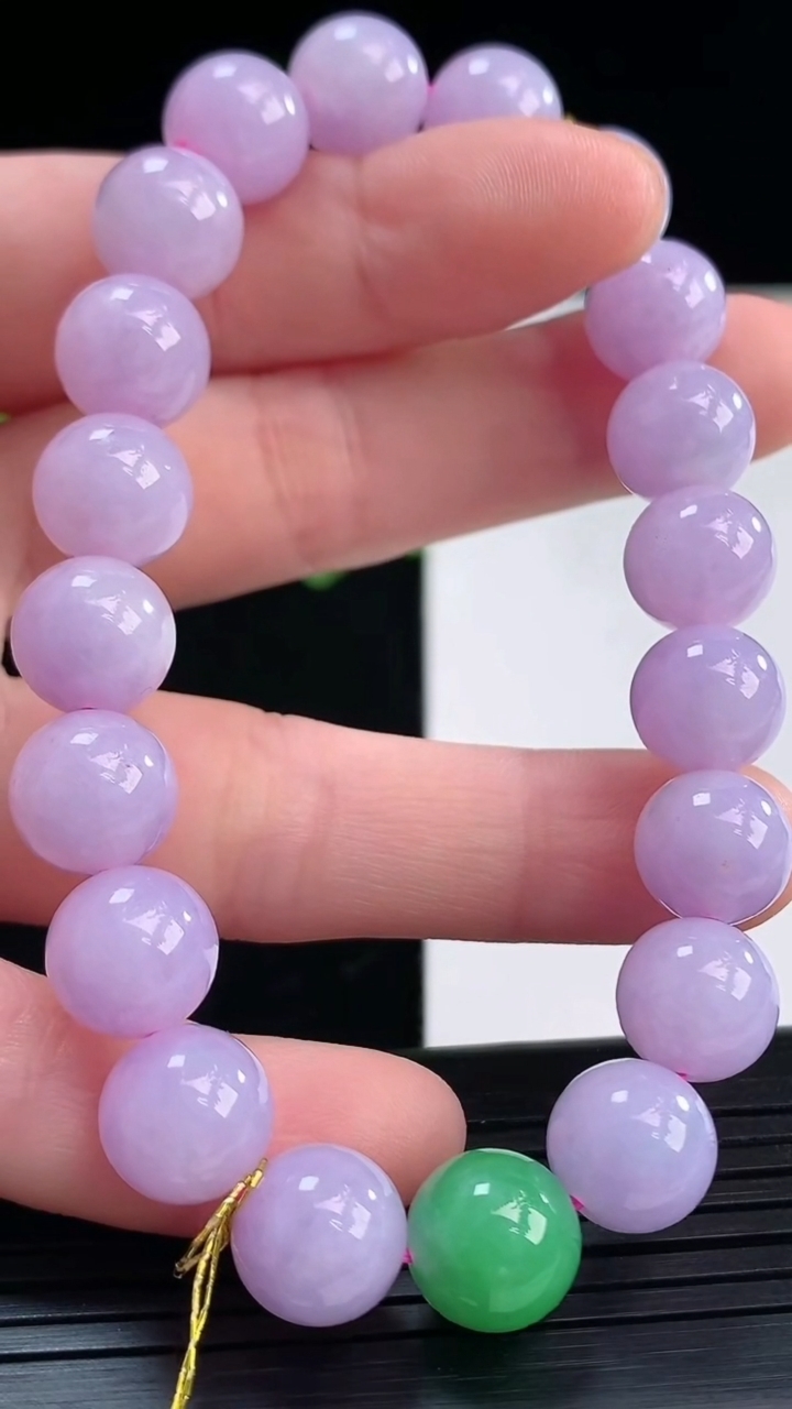 天然A货翡翠双彩紫罗兰圆珠手串尺寸9.7-20颗重量:33.89g4月8日
工厂直销收藏佳品,种好水足，色泽均匀，有种有色，上手高大气！