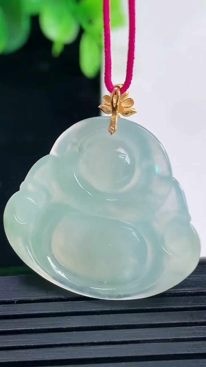 天然A货翡翠佛公吊坠尺寸30.3-28.8-6.1重量:6.75g
4月9日