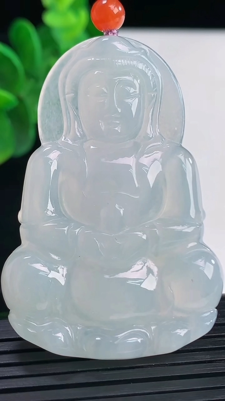 天然A货翡翠观音菩萨吊坠尺寸56.5-38.5-5.7重量:20.81g
4月9日