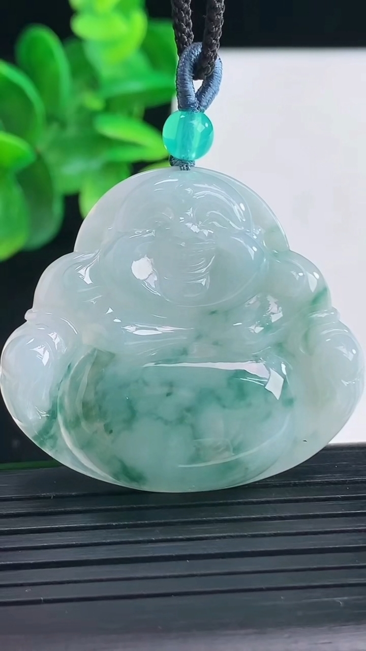 天然A货翡翠飘花佛公吊坠尺寸37.1-41.7-7.2重量:17.28g
4月9日