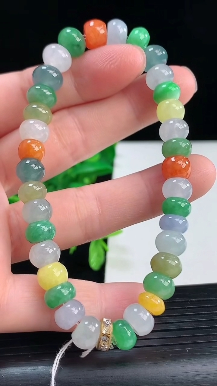 天然A货翡翠四彩算盘珠手串尺寸8.3-5.8重量:22.90g4月9日
工厂直销收藏佳品,种好水足，色泽均匀，有种有色，上手高大气！