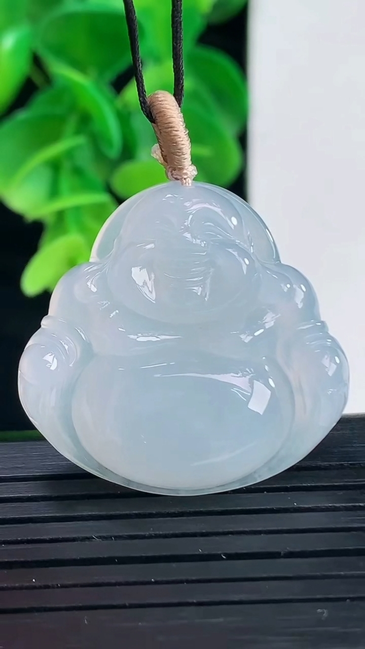 天然A货翡翠紫罗兰佛公吊坠尺寸29.4-31.1-5.7重量:8.45g
4月9日