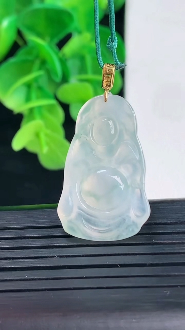 天然A货翡翠18K金飘花财神爷吊坠尺寸28.6-17.9-4.3重量:3.82g
4月9日