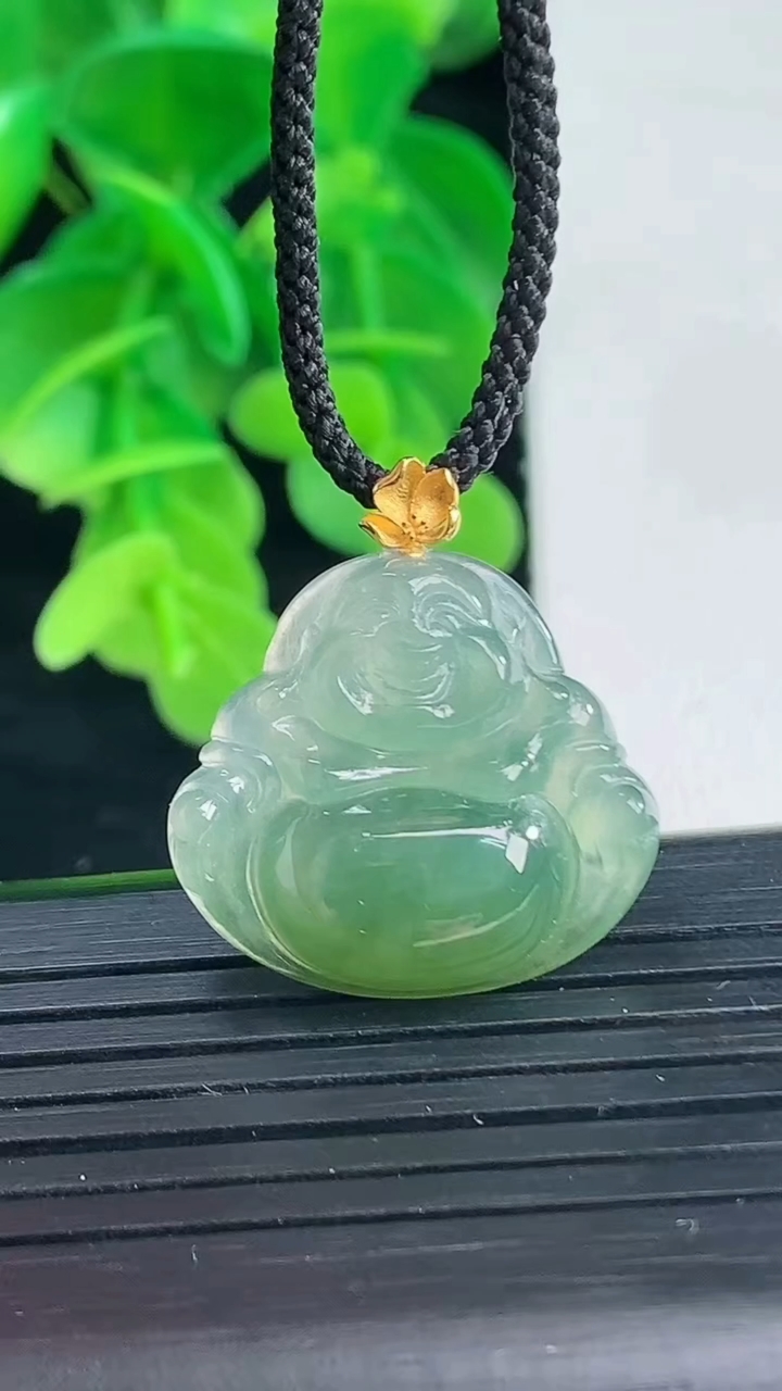 天然A货翡翠佛公吊坠尺寸20.2-21.9-5.3重量:3.95g
4月9日