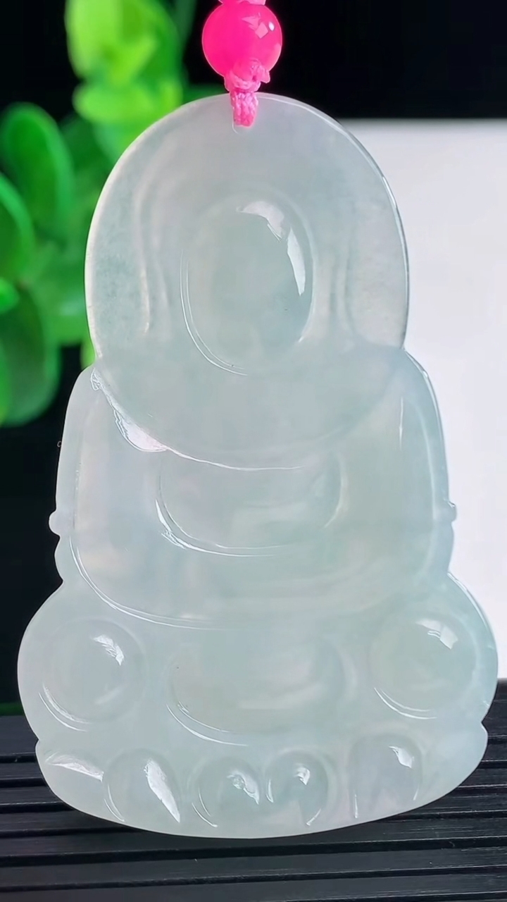 天然A货翡翠观音菩萨吊坠尺寸56.3-36.4-5.4重量:19.78g
4月9日