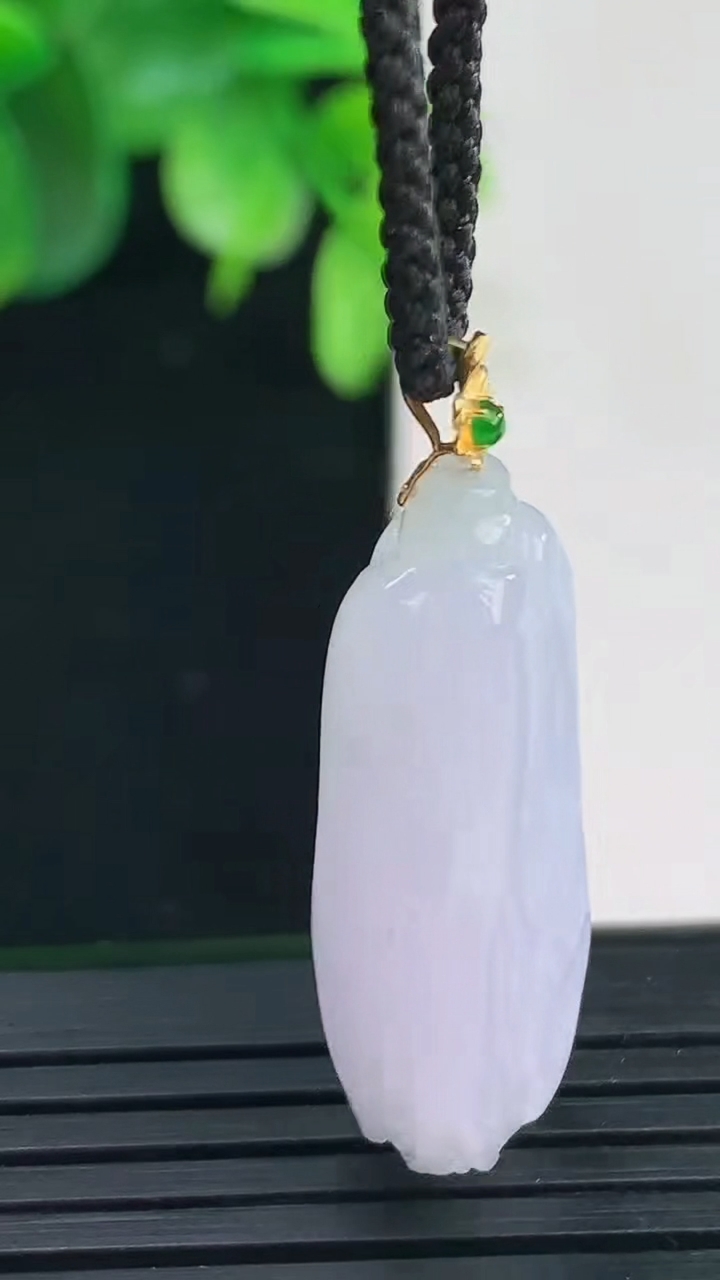 天然A货翡翠18K金紫罗兰白菜吊坠尺寸34.6-15.4-10.8重量:7.25g
4月9日