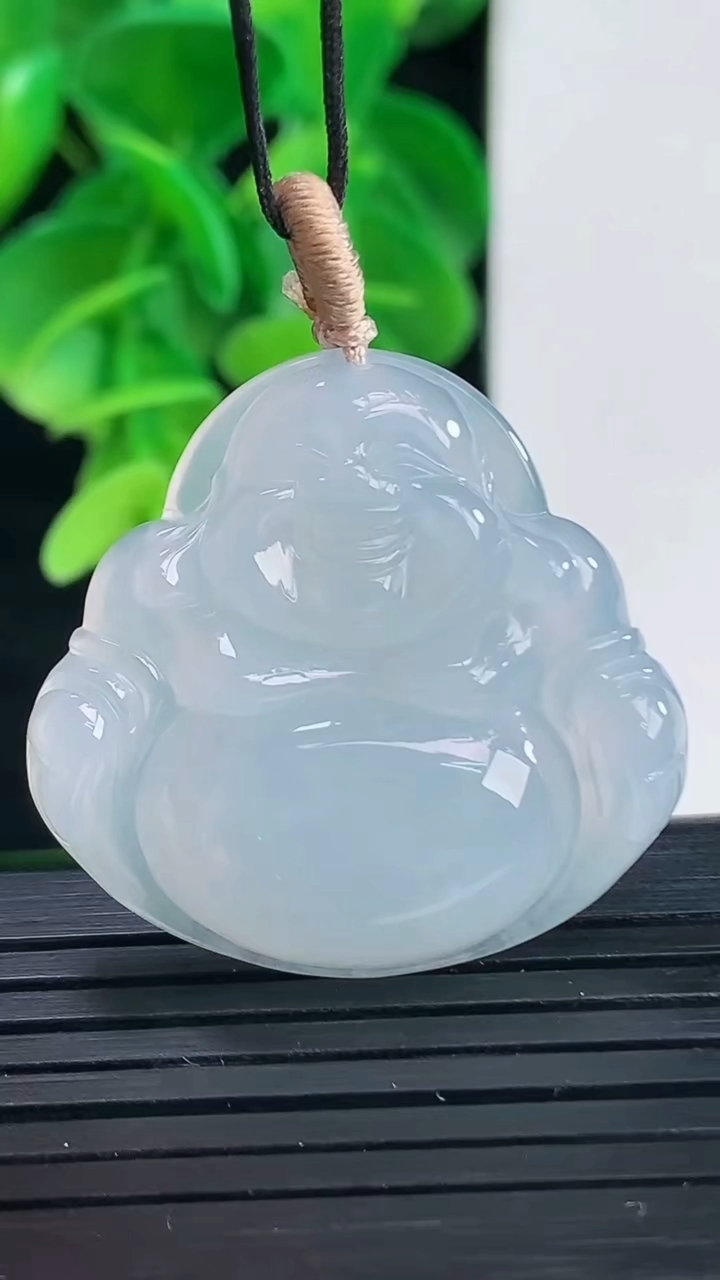 天然A货翡翠紫罗兰佛公吊坠尺寸29.4-31.1-5.7重量:8.45g
4月9日