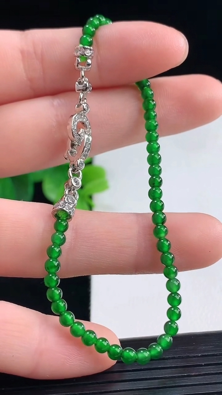 天然A货翡翠小米珠手串尺寸3.1重量:3.87g4月9日
工厂直销收藏佳品,种好水足，色泽均匀，有种有色，上手高大气！