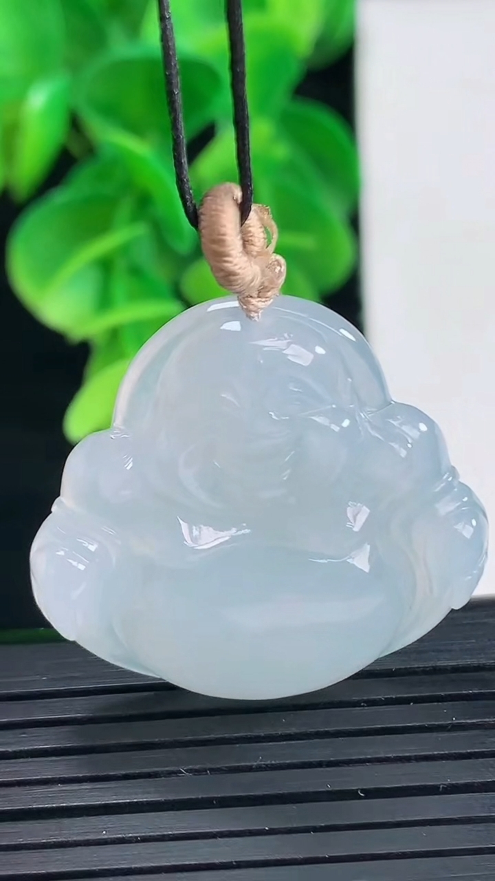 天然A货翡翠紫罗兰佛公吊坠尺寸29.3-31-5.6重量:8.44g
4月9日