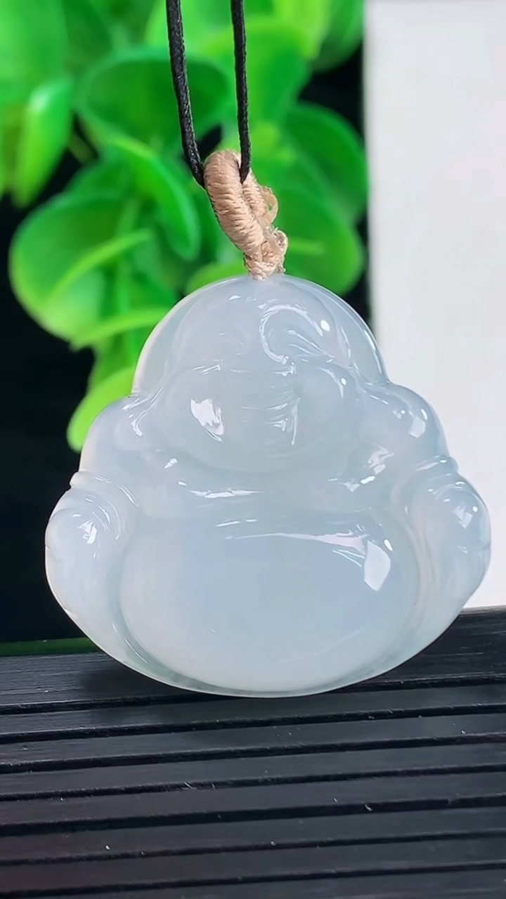 天然A货翡翠紫罗兰佛公吊坠尺寸29.3-31-5.6重量:8.44g
4月9日