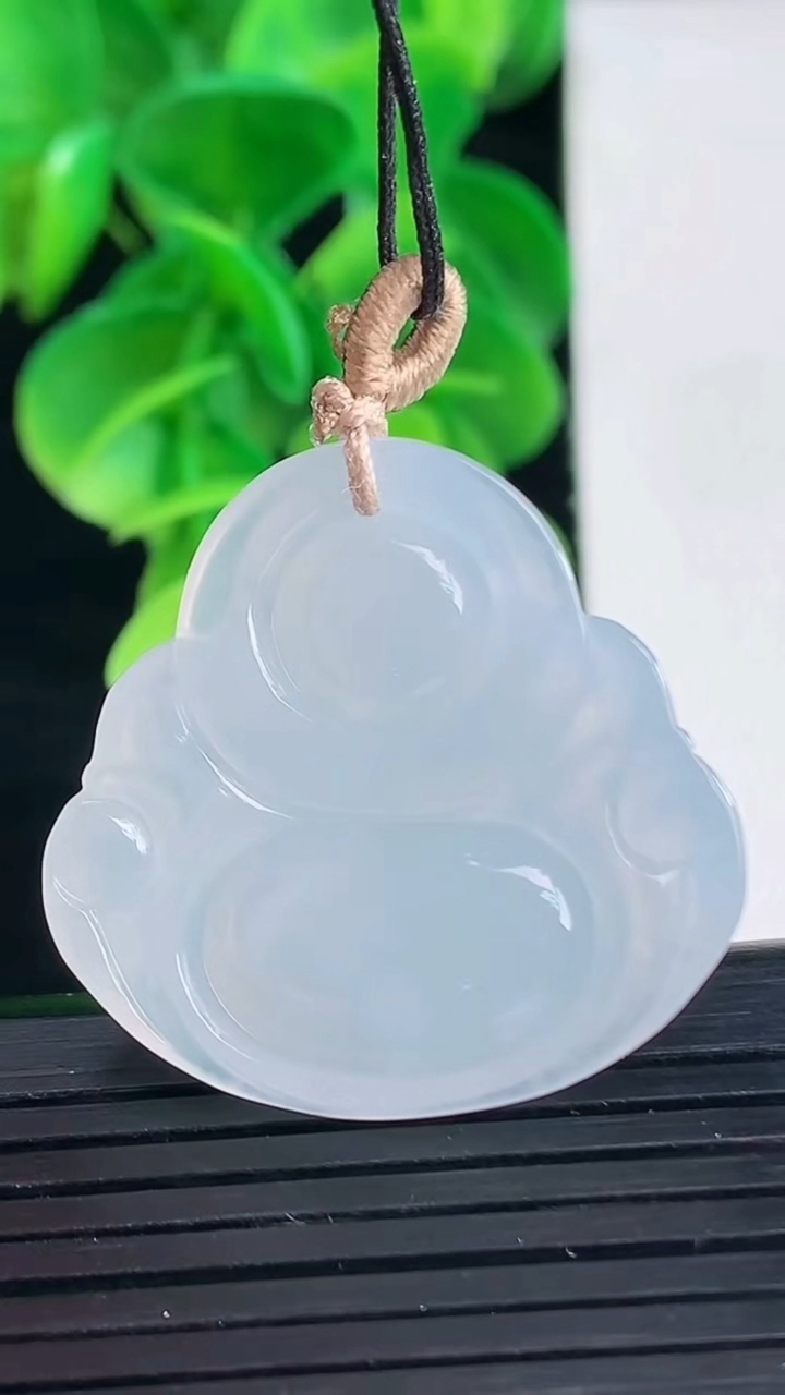 天然A货翡翠紫罗兰佛公吊坠尺寸29.3-31-5.6重量:8.44g
4月9日