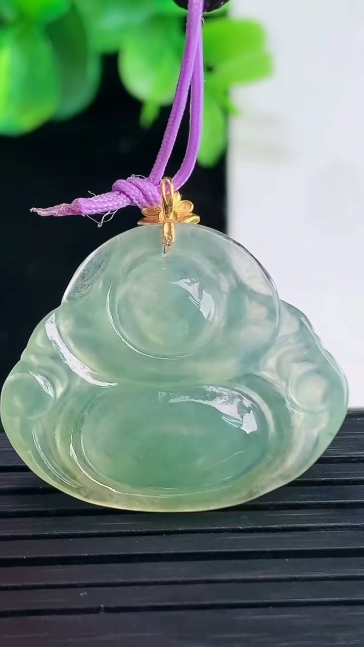 天然A货翡翠佛公吊坠尺寸28.5-29.6-4.8重量:5.25g
4月9日