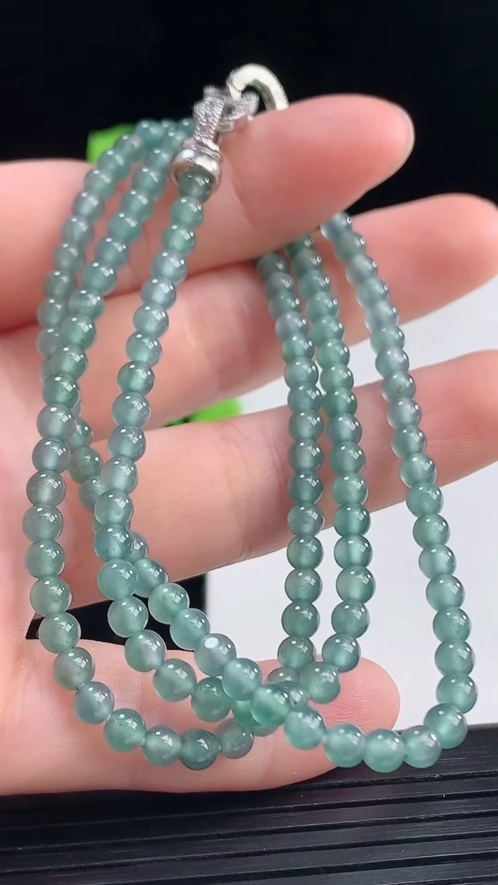 天然A货翡翠小米珠项链尺寸3.7重量:14.83g
4月9日