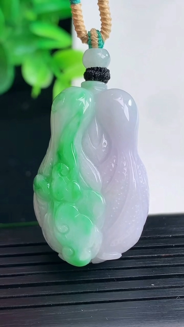 天然A货翡翠白菜吊坠尺寸35.3-22.6-12.7重量:23.29g
4月9日