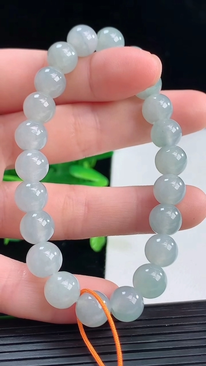 天然A货翡翠飘花圆珠手串尺寸8.5-22颗重量:23.32g4月9日
工厂直销收藏佳品,种好水足，色