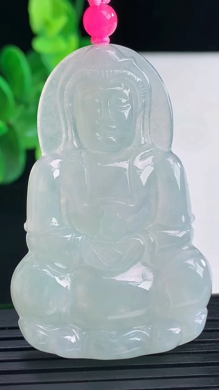 天然A货翡翠观音菩萨吊坠尺寸56.3-36.4-5.4重量:19.78g
4月9日