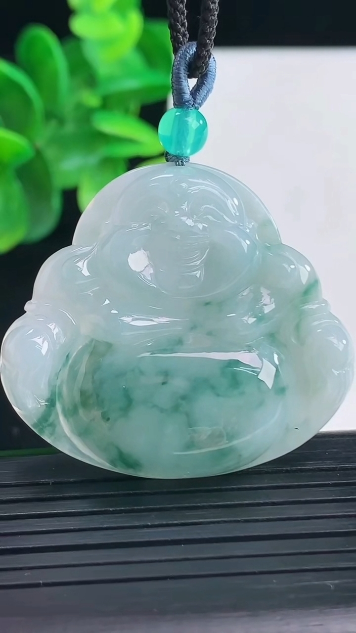 天然A货翡翠飘花佛公吊坠尺寸37.1-41.7-7.2重量:17.28g
4月9日