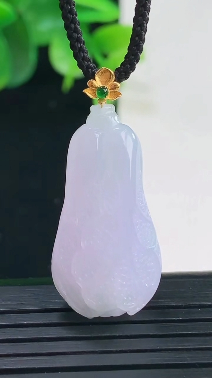 天然A货翡翠18K金紫罗兰白菜吊坠尺寸34.6-15.4-10.8重量:7.25g
4月9日