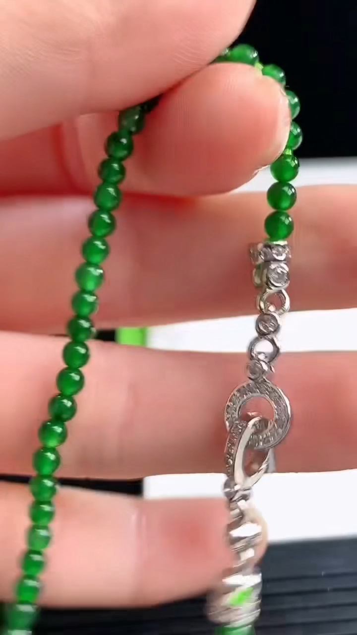 天然A货翡翠小米珠手串尺寸3.1重量:3.87g4月9日
工厂直销收藏佳品,种好水足，色泽均匀，有种有色，上手高大气！