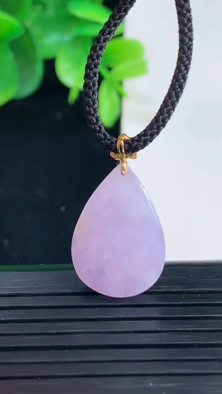 天然A货翡翠18K金紫罗兰水滴吊坠尺寸23.9-13.9-8.8重量:3.87g
4月9日