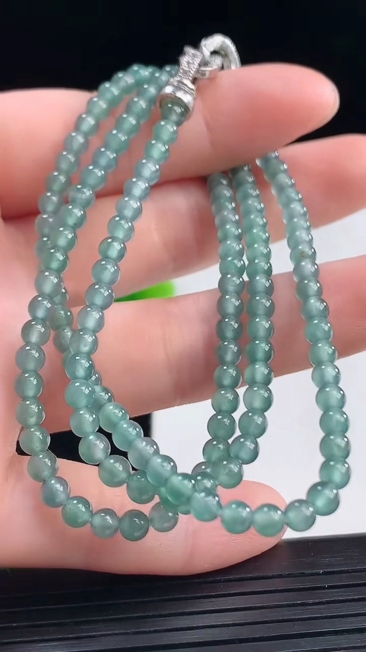 天然A货翡翠小米珠项链尺寸3.7重量:14.83g
4月9日