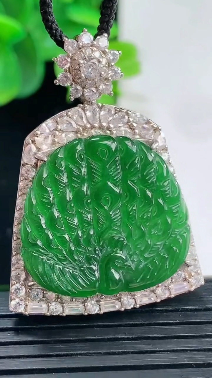 天然A货翡翠凤凰吊坠尺寸41.9-30.4-10裸石22.8-25.4重量:12.16g
4月9日