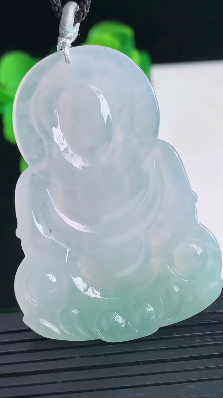 天然A货翡翠观音菩萨吊坠尺寸54.6-38.8-5.8重量:21.35g
4月9日