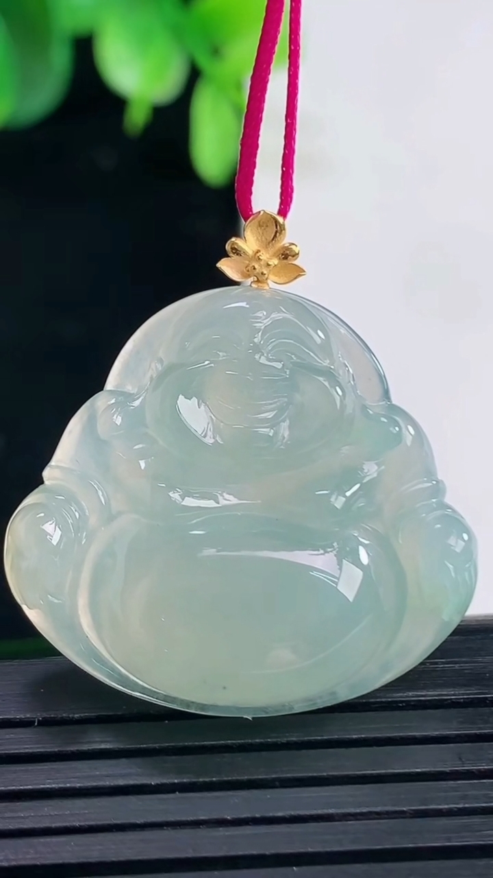 天然A货翡翠佛公吊坠尺寸30.3-28.8-6.1重量:6.75g
4月9日